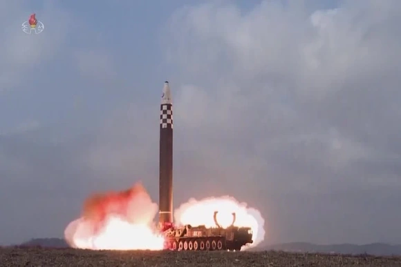 Triều Tiên phô diễn “vũ khí đặc biệt”