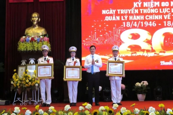 Kỷ niệm 80 năm Ngày truyền thống lực lượng Cảnh sát QLHC về TTXH