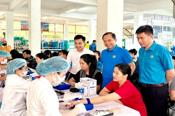 Khám sức khỏe miễn phí cho hơn 100 đoàn viên, công nhân lao động