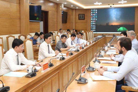 Chủ tịch UBND tỉnh Nguyễn Hoài Anh tiếp và làm việc với Công ty Cổ phần Đại chúng Novatek, Liên bang Nga