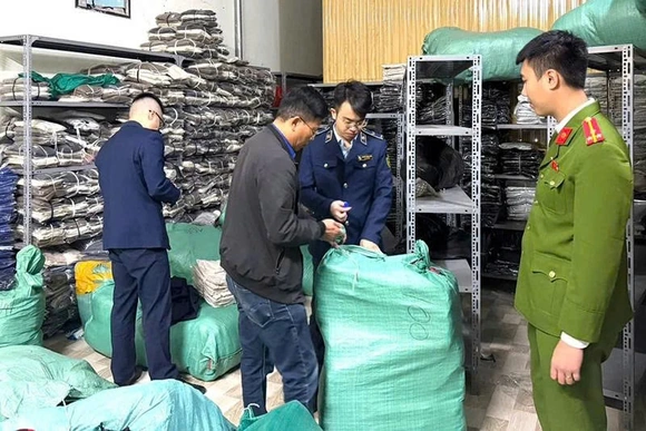 Chống hàng giả “núp bóng” thương hiệu lớn