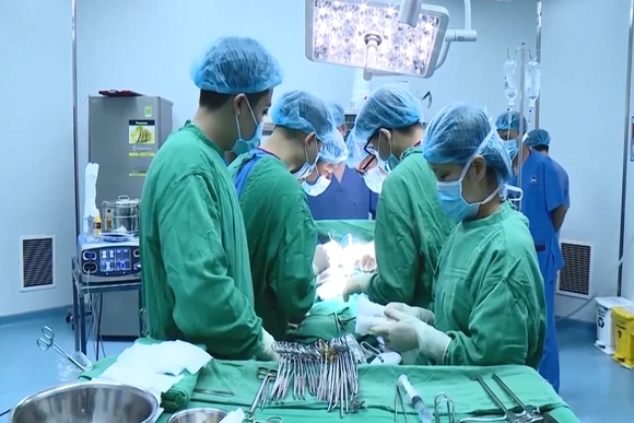 Làm chủ kỹ thuật tái tạo tuyến vú bằng vạt cơ lưng - Bước tiến mới tại Bệnh viện Ung bướu tỉnh Thanh Hóa