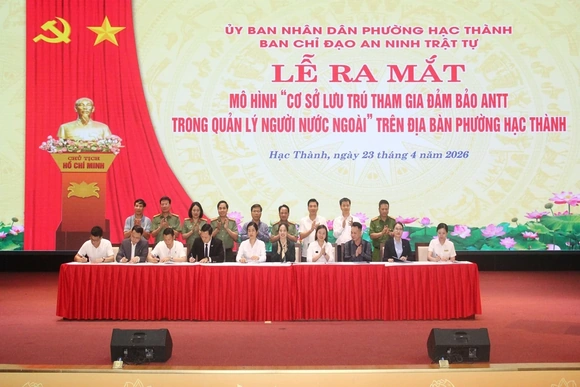 Phường Hạc Thành ra mắt mô hình “Cơ sở lưu trú tham gia bảo đảm ANTT trong quản lý người nước ngoài”