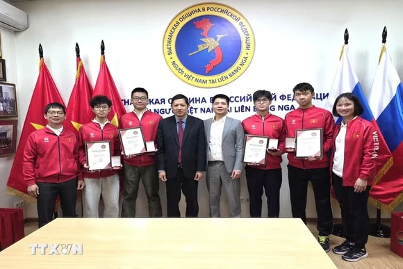 Vinh danh thành tích đoàn học sinh Việt Nam tại Olympic Hóa học Mendeleev