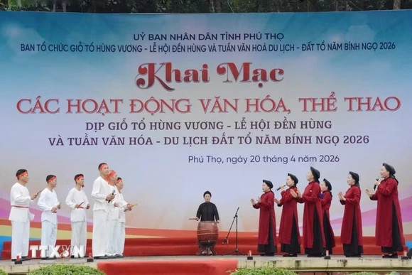Về Lễ hội Đền Hùng nghe điệu hát Xoan cổ mượt mà, sâu lắng