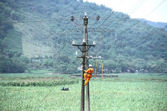 Bảo đảm cấp điện ổn định dịp Lễ Giỗ tổ Hùng Vương và 30/4 - 1/5