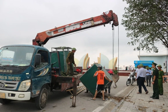 Quyết liệt lập lại trật tự hành lang giao thông, xây dựng môi trường du lịch văn minh tại biển Hải Tiến