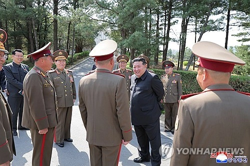 Nhà lãnh đạo Triều Tiên thăm đơn vị quân đội, nhấn mạnh tăng cường huấn luyện