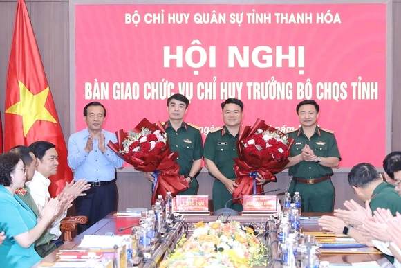 Hội nghị bàn giao chức vụ Chỉ huy trưởng Bộ Chỉ huy Quân sự tỉnh