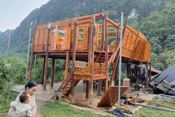 Cảnh báo dông lốc, người dân cần theo dõi diễn biến thời tiết,&nbsp;chủ động phòng tránh, giảm thiểu thiệt hại