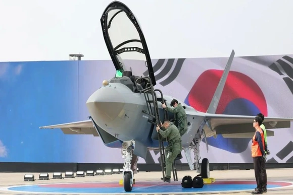Hàn Quốc ra mắt tiêm kích KF-21 Boramae đầu tiên, đánh dấu bước tiến lớn trong công nghiệp quốc phòng