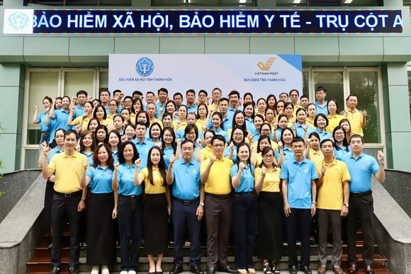 Phát động, ra quân hưởng ứng Tháng cao điểm tuyên truyền, phát triển người tham gia BHXH, BHYT&nbsp;