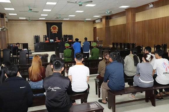 Trường hợp nào sử dụng dao sắc, nhọn&nbsp;bị coi là sử dụng trái phép vũ khí quân dụng