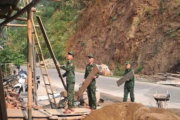 “Bám dân” để giữ vững biên cương
