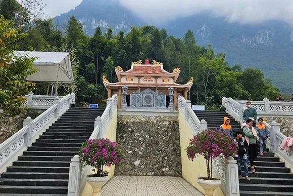 Động lực phát triển du lịch ở xã vùng cao Sơn Thủy