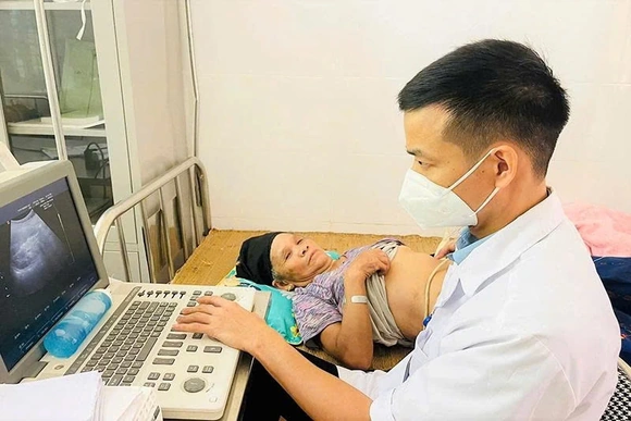 Gỡ “nút thắt” chuẩn hóa chuyên môn&nbsp;cho tuyến y tế cơ sở