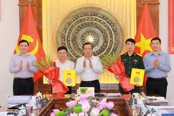 Đồng chí Đinh Bạt Văn và Trịnh Huy Triều tham gia Ban Thường vụ Tỉnh ủy Thanh Hóa, nhiệm kỳ 2025-2030