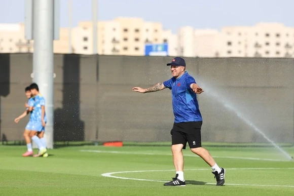 HLV Roland cảnh báo U17 Việt Nam trước màn tái đấu U17 Australia; Guardiola hé lộ tương lai tại Man City