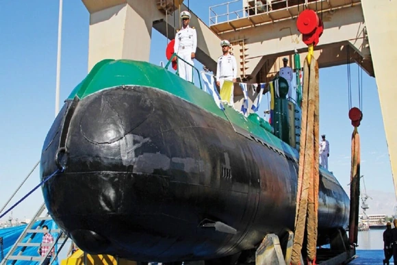 Iran triển khai tàu ngầm mini lớp Ghadir kiểm soát eo biển Hormuz