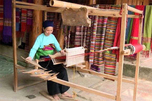 Sản phẩm OCOP “trợ lực” cho văn hóa, du lịch vùng cao