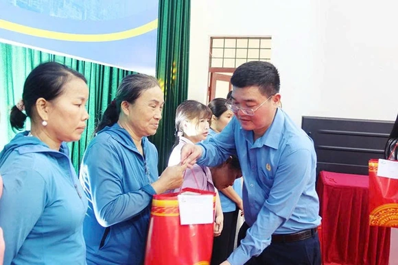 Sôi nổi hoạt động hướng về&nbsp;người lao động