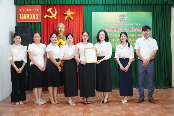 Ra mắt Tổ hội Nông dân nghề nghiệp&nbsp;kết nối, xúc tiến thương mại&nbsp;các sản phẩm nông sản