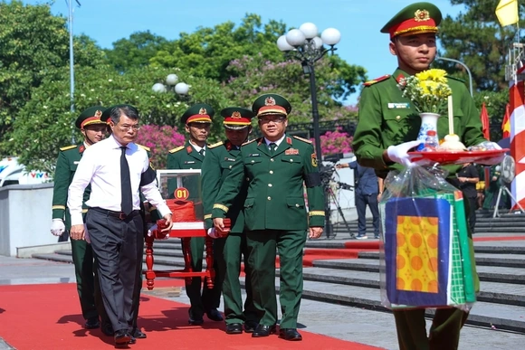 Thủ tướng Lê Minh Hưng dự lễ truy điệu và an táng hài cốt liệt sĩ tại tỉnh Quảng Trị