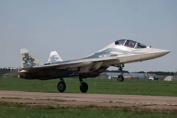 Nga bay thử nguyên mẫu tiêm kích Su-57 cấu hình hai chỗ ngồi