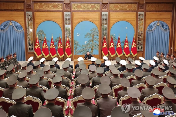 Chủ tịch Triều Tiên Kim Jong-un kêu gọi tăng cường các đơn vị tiền tuyến để ngăn chặn chiến tranh