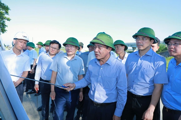 Bí thư Tỉnh ủy Lê Đức Thái: Tuyến đường từ vành đai phía Tây đến đường Hồ Chí Minh tạo thuận lợi cho thu hút đầu tư, thúc đẩy phát triển kinh tế - xã hội liên vùng