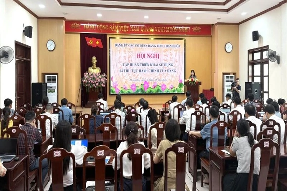 Tập huấn sử dụng 4 thủ tục hành chính của Đảng