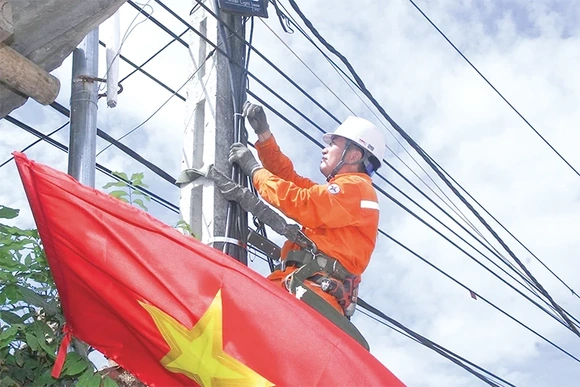 Phụ tải điện lập đỉnh, ngành điện kích hoạt các giải pháp ứng phó cao điểm nắng nóng