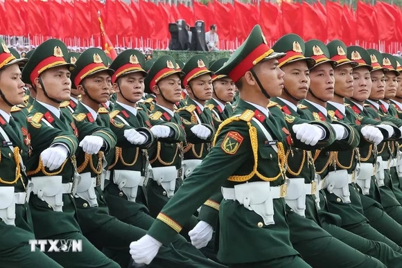 Chính sách ưu đãi về quân hàm, tiền lương, trọng dụng nhân tài trong Quân đội
