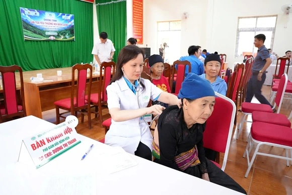 Tuổi trẻ UBND tỉnh Thanh Hóa chung tay chăm sóc sức khỏe cộng đồng