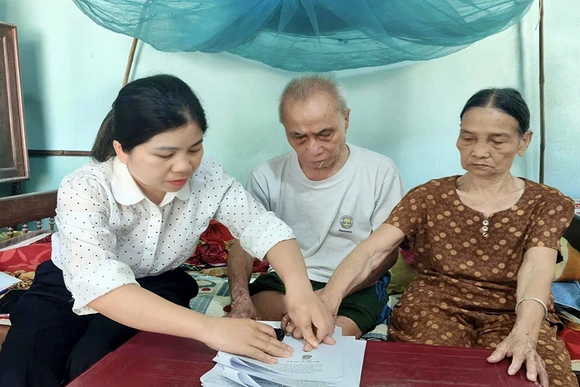 Thượng Ninh: Đưa dịch vụ công đến tận nhà hỗ trợ phục vụ người già, người yếu thế