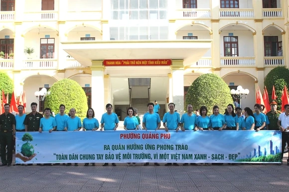 Ra quân hưởng ứng phong trào toàn dân chung tay bảo vệ môi trường