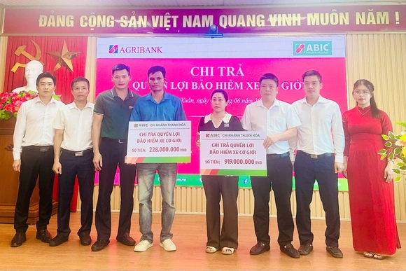 Chi trả hơn 1,1 tỷ đồng quyền lợi bảo hiểm cho khách hàng