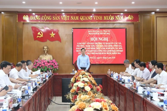 Chủ tịch UBND tỉnh Nguyễn Hoài Anh kiểm tra việc thực hiện chính quyền địa phương 2 cấp tại các xã, phường