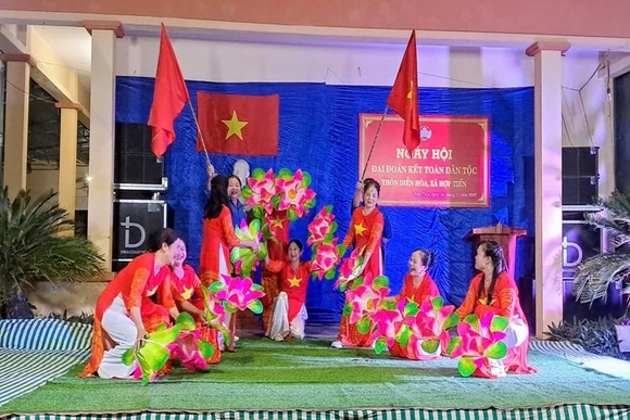 Giữ lửa văn hóa từ những&nbsp;câu lạc bộ thôn, bản