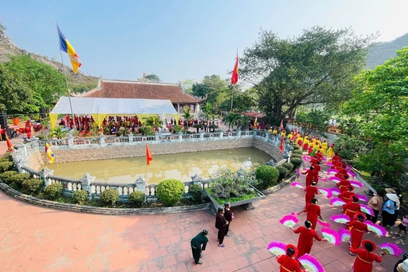 Về Chính Đại thăm cửa Thần Phù, chùa Hàn Sơn