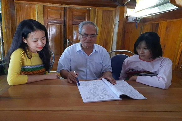 Nỗ lực bảo tồn chữ viết dân tộc Thái