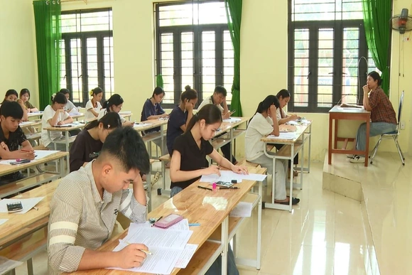 Tham khảo phổ điểm để đăng ký xét tuyển đại học như thế nào?