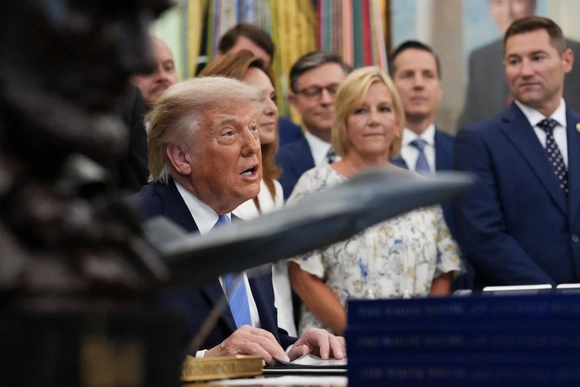 Ông Trump họp lãnh đạo các tập đoàn quốc phòng giữa lo ngại cạn kiệt kho tên lửa