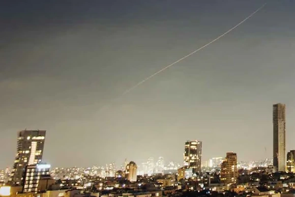 Israel không kích Iran bất chấp cảnh báo của tổng thống Trump