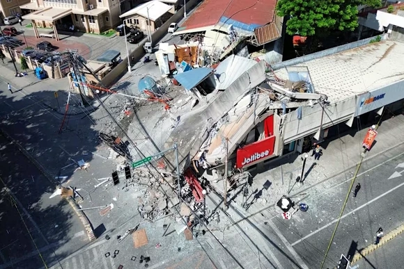 Động đất 7,8 độ ở Philippines: Ít nhất 32 người thiệt mạng và hơn 200 người bị thương