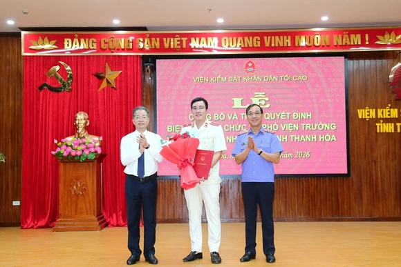 Công bố và trao quyết định biệt phái giữ chức vụ Phó Viện trưởng VKSND tỉnh Thanh Hóa