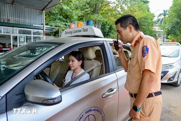 Nhiều điểm mới trong sát hạch lái xe: Tăng câu hỏi, bỏ thi mô phỏng