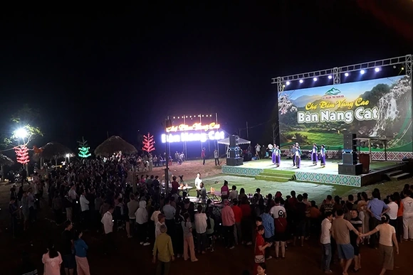 Lên Năng Cát,&nbsp;say bản sắc&nbsp; văn hóa Thái