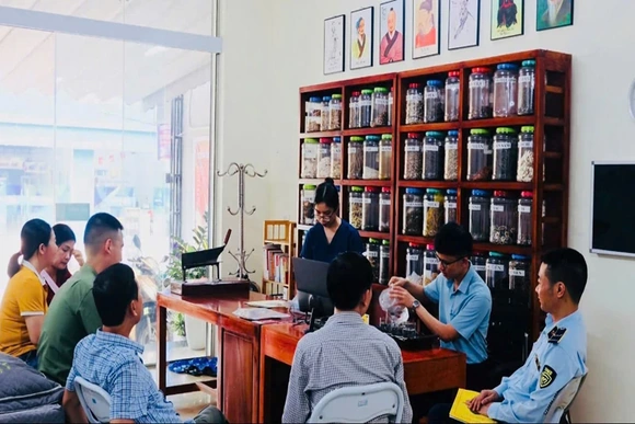 Vi phạm trong chữa bệnh y học cổ truyền - không để “con sâu làm rầu nồi canh”