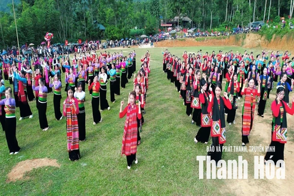 Văn nghệ quần chúng là “cầu nối” phát triển du lịch